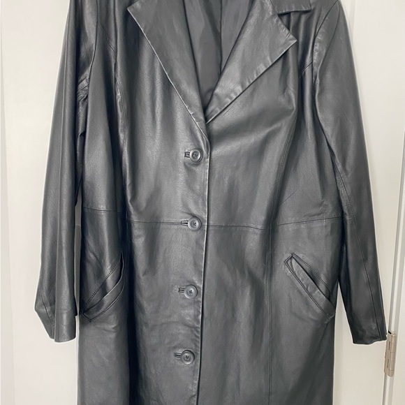 Black leather jacket - Picture 1 of 3